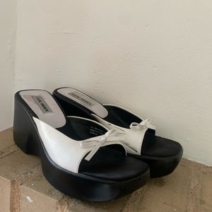 STEVE MADDEN TRUE VINTAGE PLATFORM SANDALS